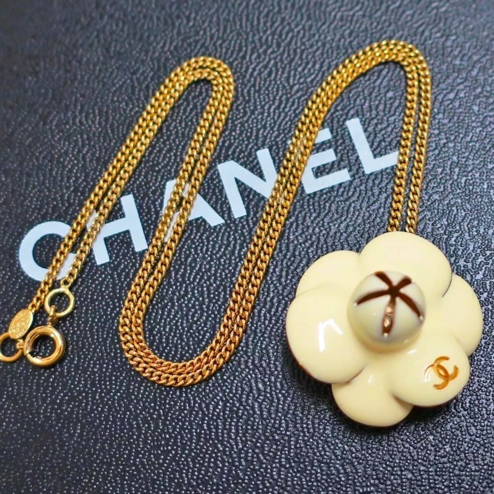 CHANEL White Camellia Flower with Original Chain RARE AUTHENTIC ORIGINAL BOX​ - Picture 2 of 9